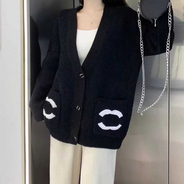23ss designer brand sweater cardigan jacket autumn winter new dual-pocket contrast color double-c-letter grain warm womens clothing, Black;brown
23ss designer brand sweater cardigan jacket autumn winter new dual-pocket contrast color double-c-letter grain warm womens clothing, Black;brown