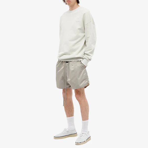 23 men shorts new fashion high street pants relaxed loose shorts oversize style drawstring short pants trend designer short european and ame, White;black
23 men shorts new fashion high street pants relaxed loose shorts oversize style drawstring short pants trend designer short european and ame, White;black