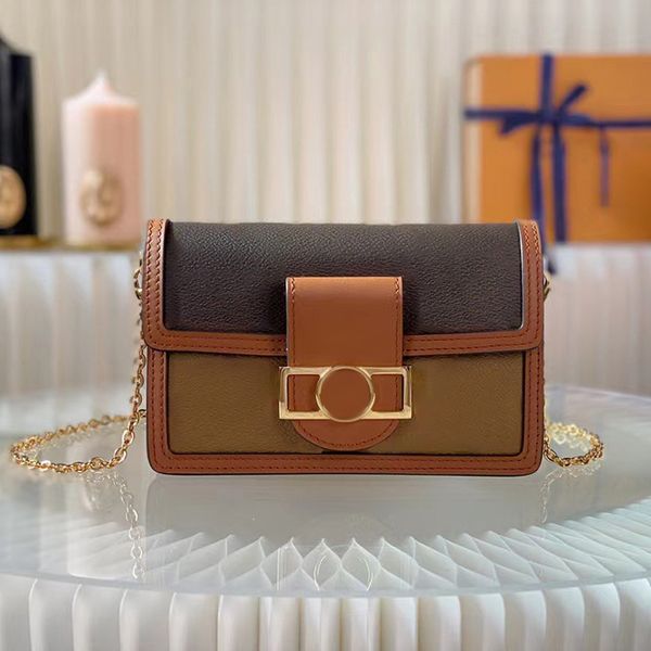 counter quality high lmitation designer women chain bag genuine leather flap bag 18.5cm with box zl026
counter quality high lmitation designer women chain bag genuine leather flap bag 18.5cm with box zl026