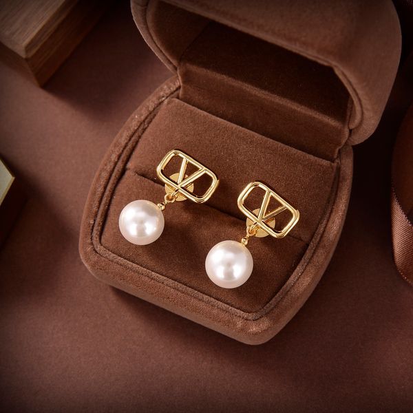 designer luxury pearl dangle earrings letters stud v brand women earring wedding party jewelry, Golden;silver
designer luxury pearl dangle earrings letters stud v brand women earring wedding party jewelry, Golden;silver