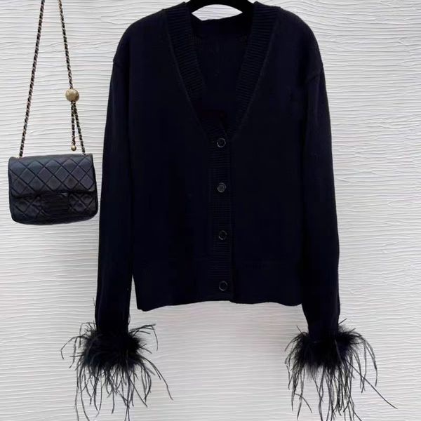 m1u 2023 new spring women's brand jacket ootd designer fashion high-end classic logo coat leisure spring feather coats knitting cardiga, Black;brown
m1u 2023 new spring women's brand jacket ootd designer fashion high-end classic logo coat leisure spring feather coats knitting cardiga, Black;brown