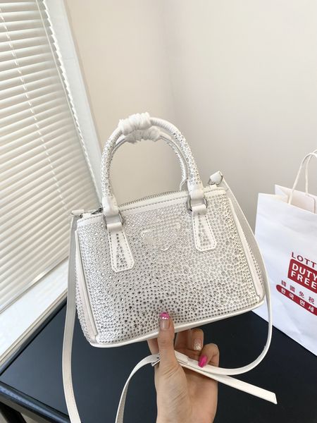 luxurious personality wrinkled shoulder messenger bags large capacity handbag streetwear crossbody bags for women 2 colors
luxurious personality wrinkled shoulder messenger bags large capacity handbag streetwear crossbody bags for women 2 colors
