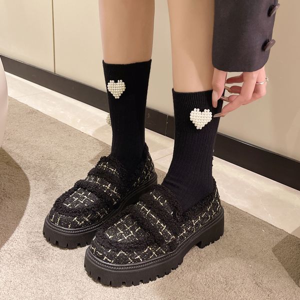 dress shoes luxury tweed shoe shearling lined loafer with lug sole lady elegant warm plush slipon platform zapatos in black white 230307
dress shoes luxury tweed shoe shearling lined loafer with lug sole lady elegant warm plush slipon platform zapatos in black white 230307