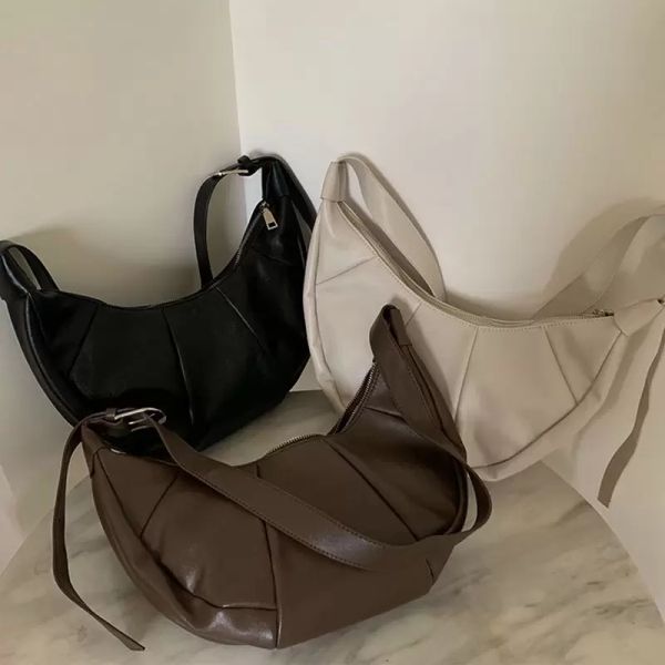 2021 womens fashion pleated shoulder bags soft leather hobos bag with wide strap versatile zipper solid retro crossbody bags, Black;red
2021 womens fashion pleated shoulder bags soft leather hobos bag with wide strap versatile zipper solid retro crossbody bags, Black;red