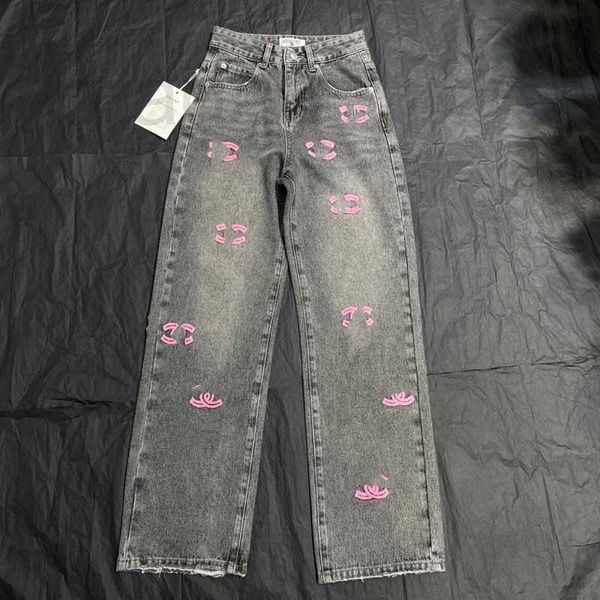 women's shorts designer autumn and winter new high grade slim leg long fashionable versatile old loose street stereo embroidery straigh, White;black
women's shorts designer autumn and winter new high grade slim leg long fashionable versatile old loose street stereo embroidery straigh, White;black