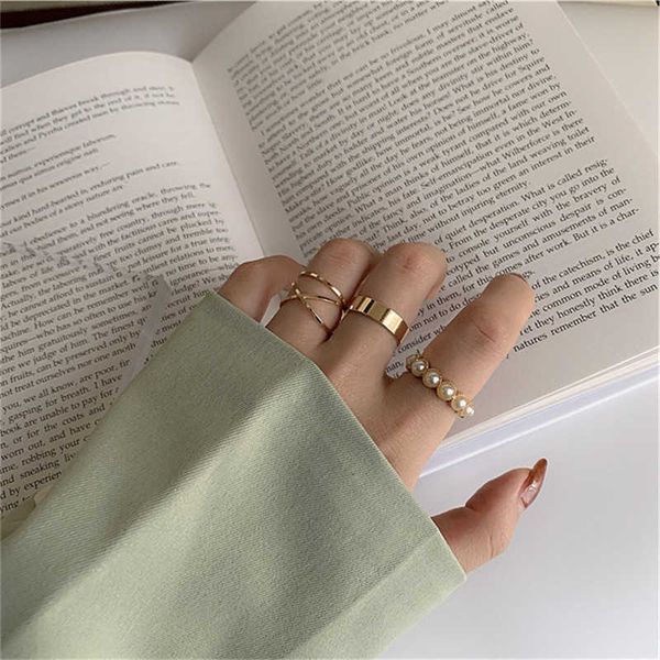 band rings zn 4pc/set simple metal pearl rings for women jewelry wedding adjustable opening engagement temperament finger ring aa230306, Silver
band rings zn 4pc/set simple metal pearl rings for women jewelry wedding adjustable opening engagement temperament finger ring aa230306, Silver