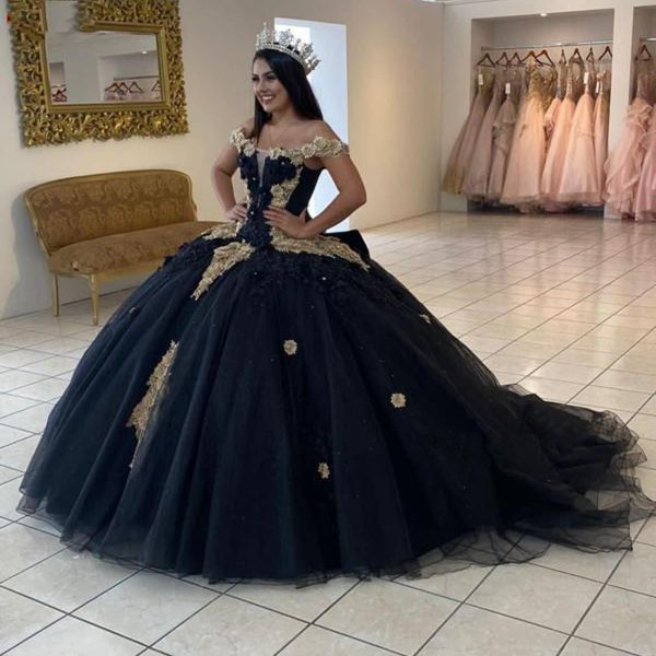 2023 ball gown quinceanera dresses bridal gowns black tulle off sleeves lace appliques crystal beads hand made flowers sweet 16 dress sweep, Blue;red
2023 ball gown quinceanera dresses bridal gowns black tulle off sleeves lace appliques crystal beads hand made flowers sweet 16 dress sweep, Blue;red