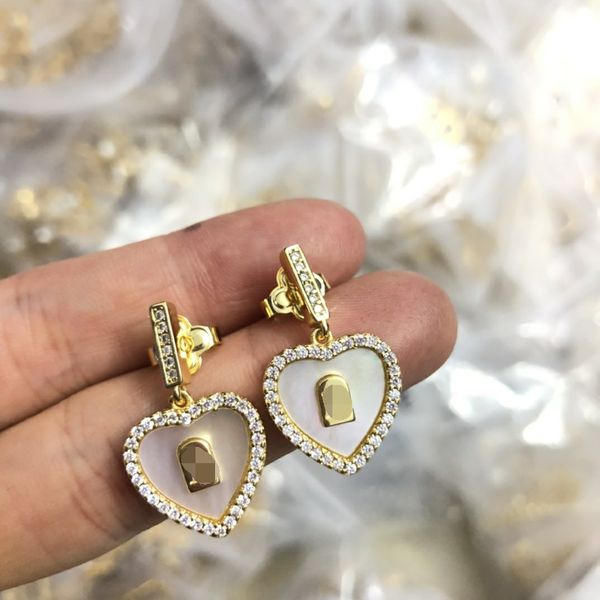 2022 stainless steel women designer stud luxury style simple v love couple earrings for lady party wedding gifts wholesale e-118, Golden;silver
2022 stainless steel women designer stud luxury style simple v love couple earrings for lady party wedding gifts wholesale e-118, Golden;silver
