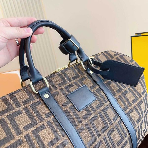 designer duffle bag mens luxury luggage fashion large holiday handbags weekender bag women designers travel bag 230307
designer duffle bag mens luxury luggage fashion large holiday handbags weekender bag women designers travel bag 230307