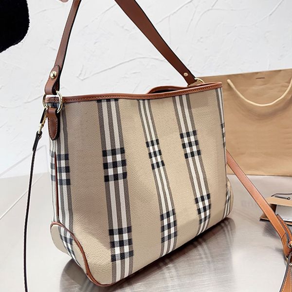 large capacity shopping bag women shoulder bags classic stripes travel handbags canvas leather material metal hardware interior zipper
large capacity shopping bag women shoulder bags classic stripes travel handbags canvas leather material metal hardware interior zipper