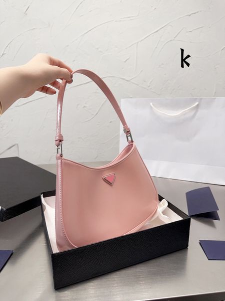 premium leather ladies handbag with one shoulder casual formal armpit straddle classic fashion with box size 27-16cm
premium leather ladies handbag with one shoulder casual formal armpit straddle classic fashion with box size 27-16cm