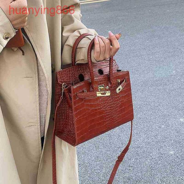 luxury h bag women's 2023 new fashion crocodile pattern messenger soft leather hand mobile phone 666
luxury h bag women's 2023 new fashion crocodile pattern messenger soft leather hand mobile phone 666