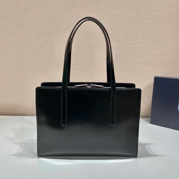 re-edition 1995 brushed leather large handbag shoulder bags crossbody women large capacity luxury handbags women genuine leather prads 30cm
re-edition 1995 brushed leather large handbag shoulder bags crossbody women large capacity luxury handbags women genuine leather prads 30cm