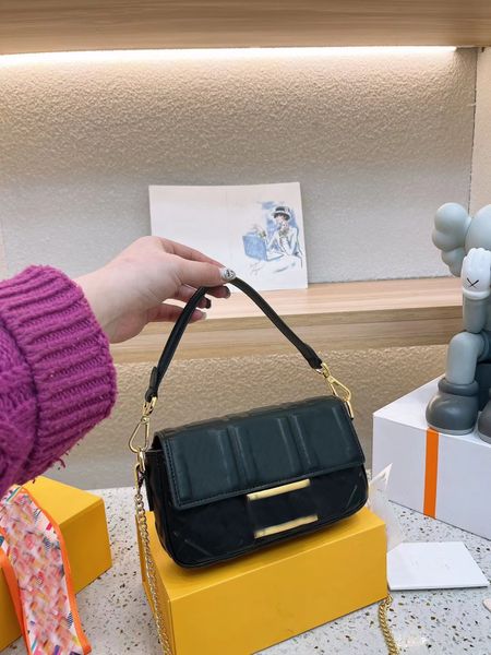 evening bags fashionable bag shoulder bags tote bag baguette jacquard leather materials decorated with patterns and buckles although small w
evening bags fashionable bag shoulder bags tote bag baguette jacquard leather materials decorated with patterns and buckles although small w