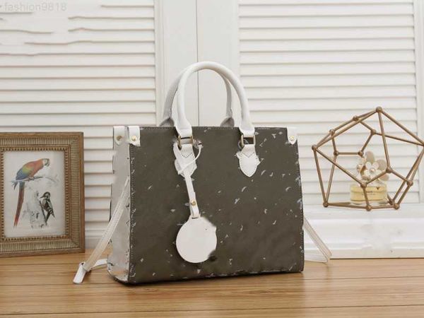 luxurys tote bag designer handbag classical womens crossbody bag shoulder bags satchel shopping purse clutches 2023 30/22/12
luxurys tote bag designer handbag classical womens crossbody bag shoulder bags satchel shopping purse clutches 2023 30/22/12