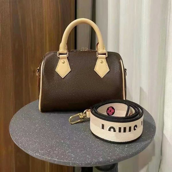 luxurys designer fashion crossbody handbags totes mini duffel speedy nano 20 25 mini bandouliere womens mens grip purses genuine leather
luxurys designer fashion crossbody handbags totes mini duffel speedy nano 20 25 mini bandouliere womens mens grip purses genuine leather