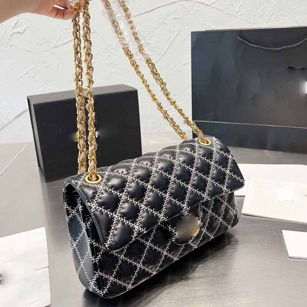 luxury designer bag women shoulder bag leather crossbody purse metal chain clamshell messenger bag large capacity stylish women's handb
luxury designer bag women shoulder bag leather crossbody purse metal chain clamshell messenger bag large capacity stylish women's handb