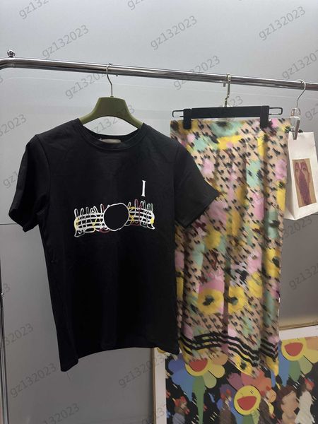 woman two piece dress luxury brand logo round neck pullover short sleeves t-shirt floral print high-waisted personalized pleated skirts two, White
woman two piece dress luxury brand logo round neck pullover short sleeves t-shirt floral print high-waisted personalized pleated skirts two, White
