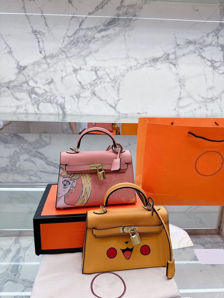 fashion cartoon shoulder bag women bag large capacity buckle flap opening designer new luxury bag
fashion cartoon shoulder bag women bag large capacity buckle flap opening designer new luxury bag