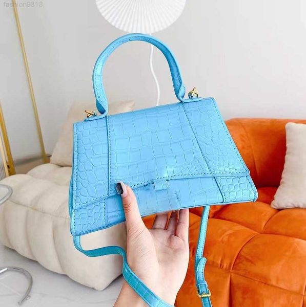 luxury designer bags handbag classical fashion bag elling genuine leather banquet shopping wedding leisure business package
luxury designer bags handbag classical fashion bag elling genuine leather banquet shopping wedding leisure business package
