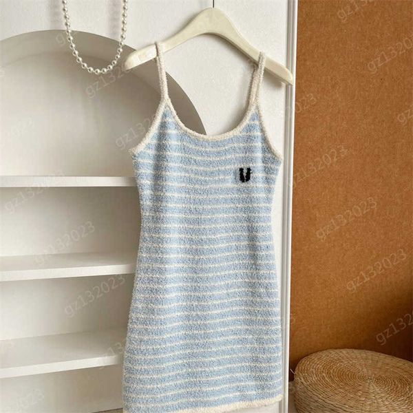 designer dress chest letters embroidery u-neck sleeveless halter dress contrasting color stripe collator waist design slim maxiskit fashion, Black;gray
designer dress chest letters embroidery u-neck sleeveless halter dress contrasting color stripe collator waist design slim maxiskit fashion, Black;gray