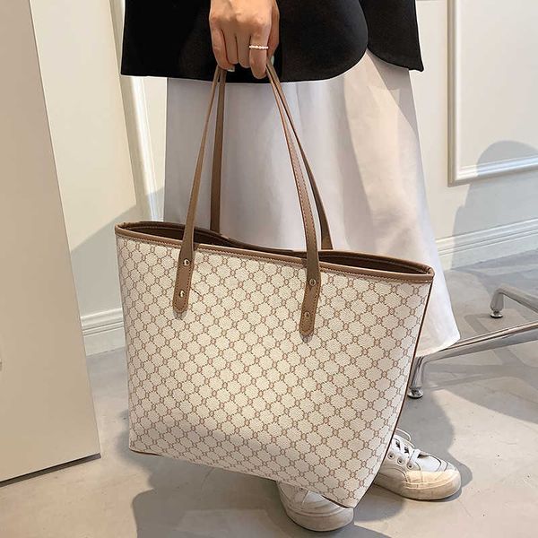 shopping bags luxury designer big tote handbag for women trends brand striped shopper shoulder bag large capacity 2 pcs/set 230304
shopping bags luxury designer big tote handbag for women trends brand striped shopper shoulder bag large capacity 2 pcs/set 230304