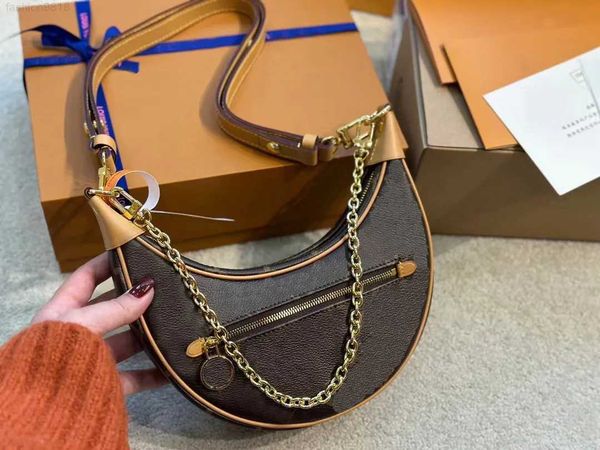 new luxury designer handbag backpack womens original brand fashion highquality retro bag with original packaging box for quick delivery
new luxury designer handbag backpack womens original brand fashion highquality retro bag with original packaging box for quick delivery