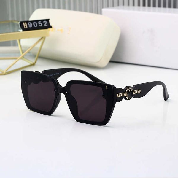 luxurious designer versage sunglass versage womsunglasses ens sage mens punk metal fashion fashion baseball sunglasses women 2023, White;black
luxurious designer versage sunglass versage womsunglasses ens sage mens punk metal fashion fashion baseball sunglasses women 2023, White;black