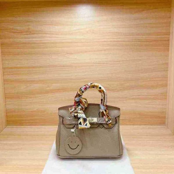 designer handbags h. 2022 luxurys orange horizontal square hard handle middle crossbar solid color cover type lock belt
designer handbags h. 2022 luxurys orange horizontal square hard handle middle crossbar solid color cover type lock belt
