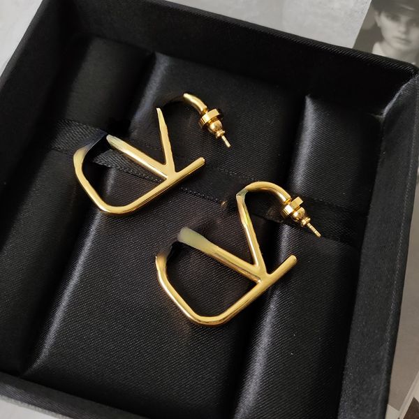 european and american elegant letter metal texture gold-plated earrings retro minimalism all-match earrings for women, Golden;silver
european and american elegant letter metal texture gold-plated earrings retro minimalism all-match earrings for women, Golden;silver