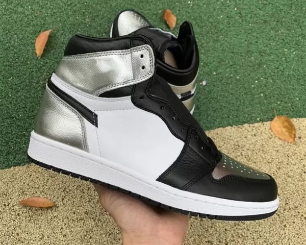 2023 basketball shoes jumpman 1 high og silver toe 1s metallic-silver outdoor running trainers sneakers with box
2023 basketball shoes jumpman 1 high og silver toe 1s metallic-silver outdoor running trainers sneakers with box