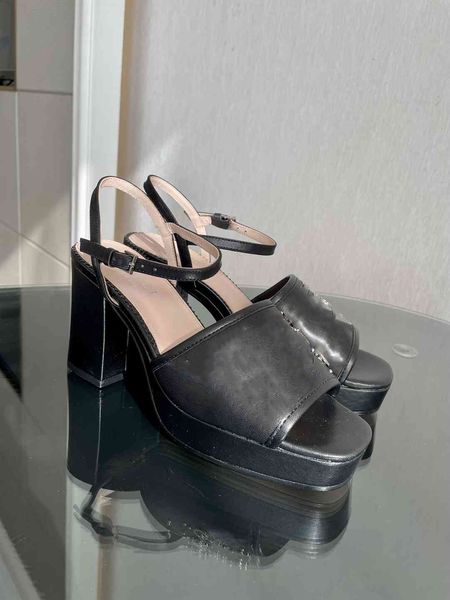 the latest designer women's luxury sandals luxury high heels leather sandals summer beach wedding shoes k024, Black
the latest designer women's luxury sandals luxury high heels leather sandals summer beach wedding shoes k024, Black