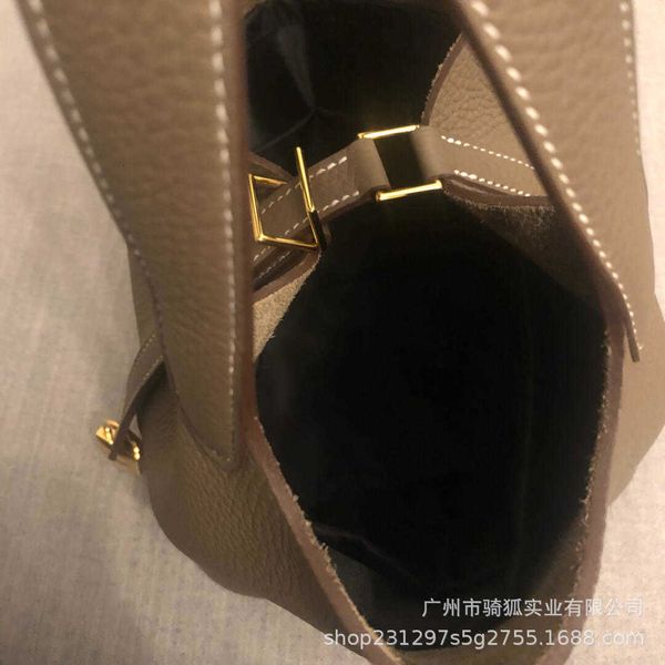 h bag designer original new vegetable basket bag portable bucket single shoulder mother and son layer cowhide litchi grain leather women
h bag designer original new vegetable basket bag portable bucket single shoulder mother and son layer cowhide litchi grain leather women