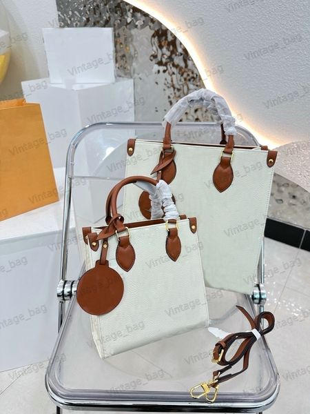 sac plat small tote women handbag crossbody bag letter monograms embossed luxurys detachable shoulder strap leather handles messenger bag
sac plat small tote women handbag crossbody bag letter monograms embossed luxurys detachable shoulder strap leather handles messenger bag