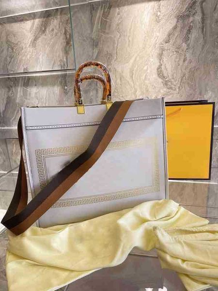 fbag shoulder bag luxury fashion large capacity handbag women brand designer tote genuine leather mobile wallet 1127
fbag shoulder bag luxury fashion large capacity handbag women brand designer tote genuine leather mobile wallet 1127