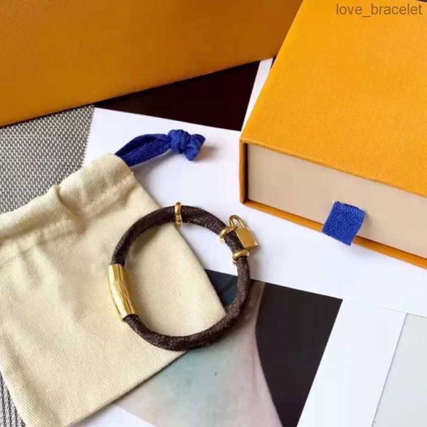 designer leather bracelet for mens women brand luxury jewelry gold bracelets pendant lock female high-end elegant fashion gift 22031203g, Black
designer leather bracelet for mens women brand luxury jewelry gold bracelets pendant lock female high-end elegant fashion gift 22031203g, Black