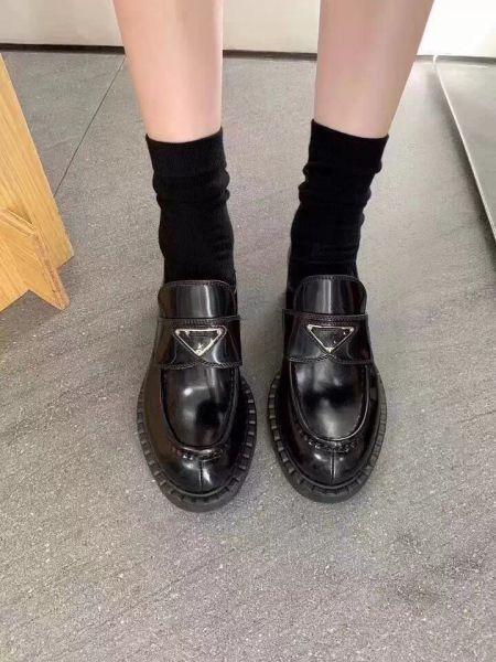with box prad shoes luxury desinger triangle logo dress shoe women monolith chocolate black leather casual shoes platform sneakers cloudb rn
with box prad shoes luxury desinger triangle logo dress shoe women monolith chocolate black leather casual shoes platform sneakers cloudb rn