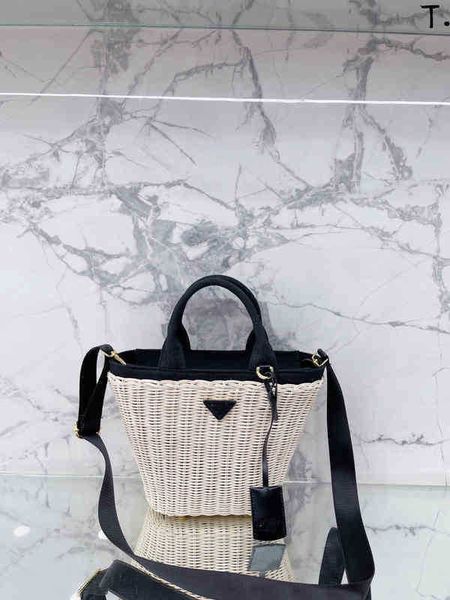 pbag triangle evening bags shoulder straw ladies luxury handbags rattan grass cross fashion women beach travel basket brand designer 220406
pbag triangle evening bags shoulder straw ladies luxury handbags rattan grass cross fashion women beach travel basket brand designer 220406