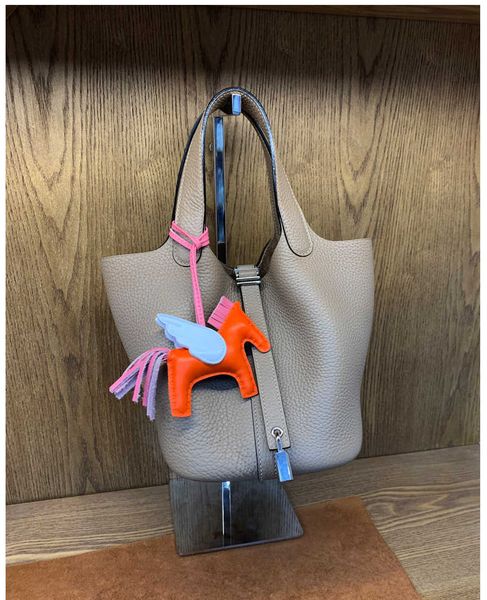 designer original herms full manual and semi vegetable basket bag hand sewn wax thread tc raw leather cowhide carry women's bucket
designer original herms full manual and semi vegetable basket bag hand sewn wax thread tc raw leather cowhide carry women's bucket