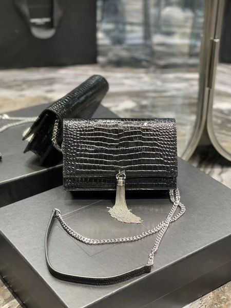 2023 shopping bag crocodile embossed cowhide gold and silver tassel chain bag single shoulder bag chain bag 5a quality
2023 shopping bag crocodile embossed cowhide gold and silver tassel chain bag single shoulder bag chain bag 5a quality