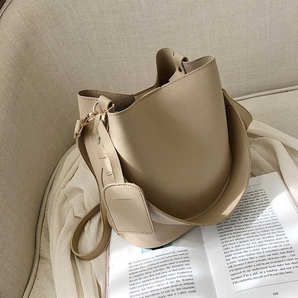 totes casual wide strap bucket bag designer women shoulder bags luxury pu crossbody bag large capacity messenger bag simply purse 2022 y2303
totes casual wide strap bucket bag designer women shoulder bags luxury pu crossbody bag large capacity messenger bag simply purse 2022 y2303