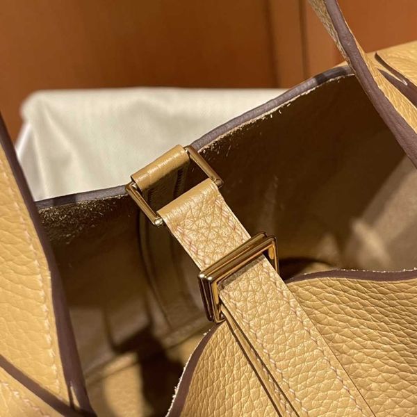 designer original herms full manual wax thread sewing original tc leather vegetable basket 18cm biscuit color gold button large capacity han
designer original herms full manual wax thread sewing original tc leather vegetable basket 18cm biscuit color gold button large capacity han