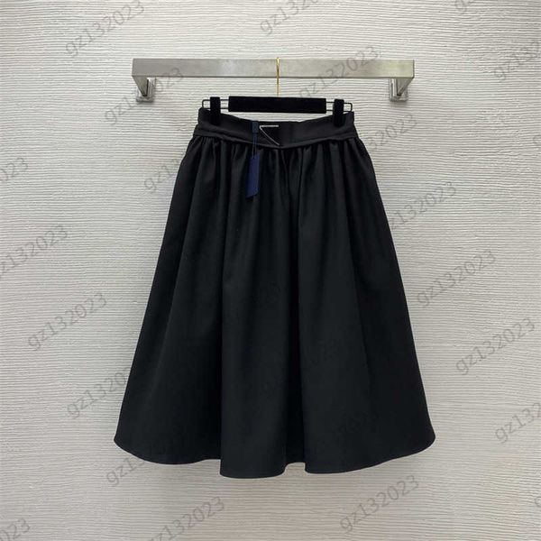 womens skirts classic metal inverted triangle logo high waist skirt solid color hemline mid-length pompadour skirts college style womens des, Black
womens skirts classic metal inverted triangle logo high waist skirt solid color hemline mid-length pompadour skirts college style womens des, Black
