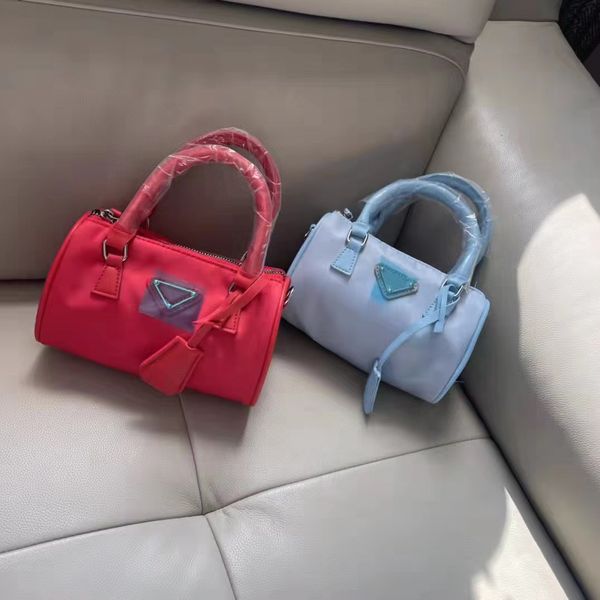 fashion handbag women's crossbody bag luxury design brand one shoulder bag mini purse hard handle portable tote bag high texture obliqu
fashion handbag women's crossbody bag luxury design brand one shoulder bag mini purse hard handle portable tote bag high texture obliqu