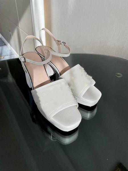 the latest designer women's luxury sandals luxury high heels leather sandals summer beach wedding shoes k023, Black
the latest designer women's luxury sandals luxury high heels leather sandals summer beach wedding shoes k023, Black
