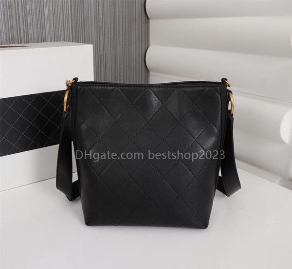 fashion handbag rhombus single shoulder bag messenger bag bucket bag black chain bag large capacity
fashion handbag rhombus single shoulder bag messenger bag bucket bag black chain bag large capacity