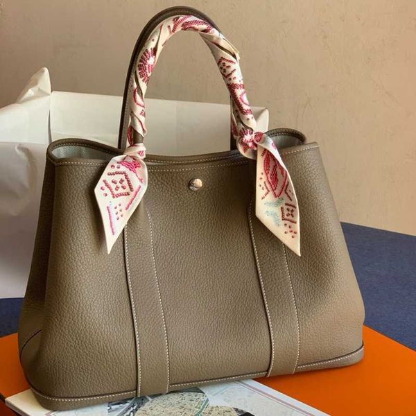h garden famous handbag luxurys h s party new togo leather women s single shoulder tote bag versatile portable shopping bucket cdth bbe yeix
h garden famous handbag luxurys h s party new togo leather women s single shoulder tote bag versatile portable shopping bucket cdth bbe yeix