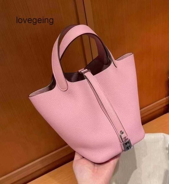 2023 bag locks kraft designer bags hermas layer totes basket female portable picotin bucket qj0l
2023 bag locks kraft designer bags hermas layer totes basket female portable picotin bucket qj0l
