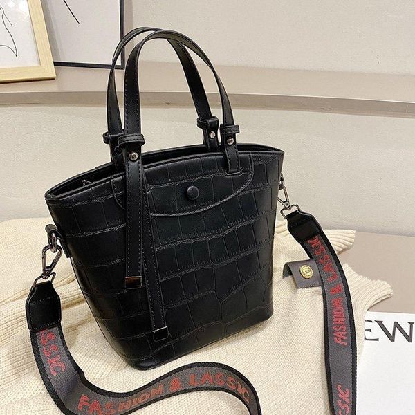 shoulder bags large capacity women handbags quality pu built-in zipper bag comfortable strap retro winter
shoulder bags large capacity women handbags quality pu built-in zipper bag comfortable strap retro winter