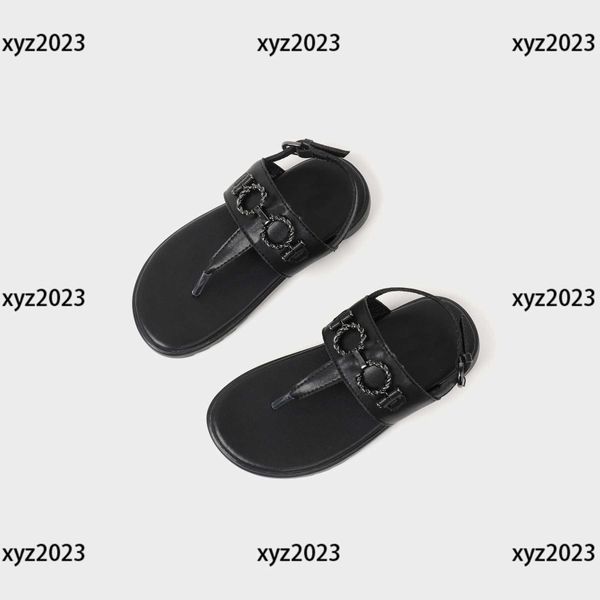 2023 kids sandals girl slippers child shoes summer metal accessories decorative flip flop cost price box packaging rubber childrens size 263, Black;red
2023 kids sandals girl slippers child shoes summer metal accessories decorative flip flop cost price box packaging rubber childrens size 263, Black;red